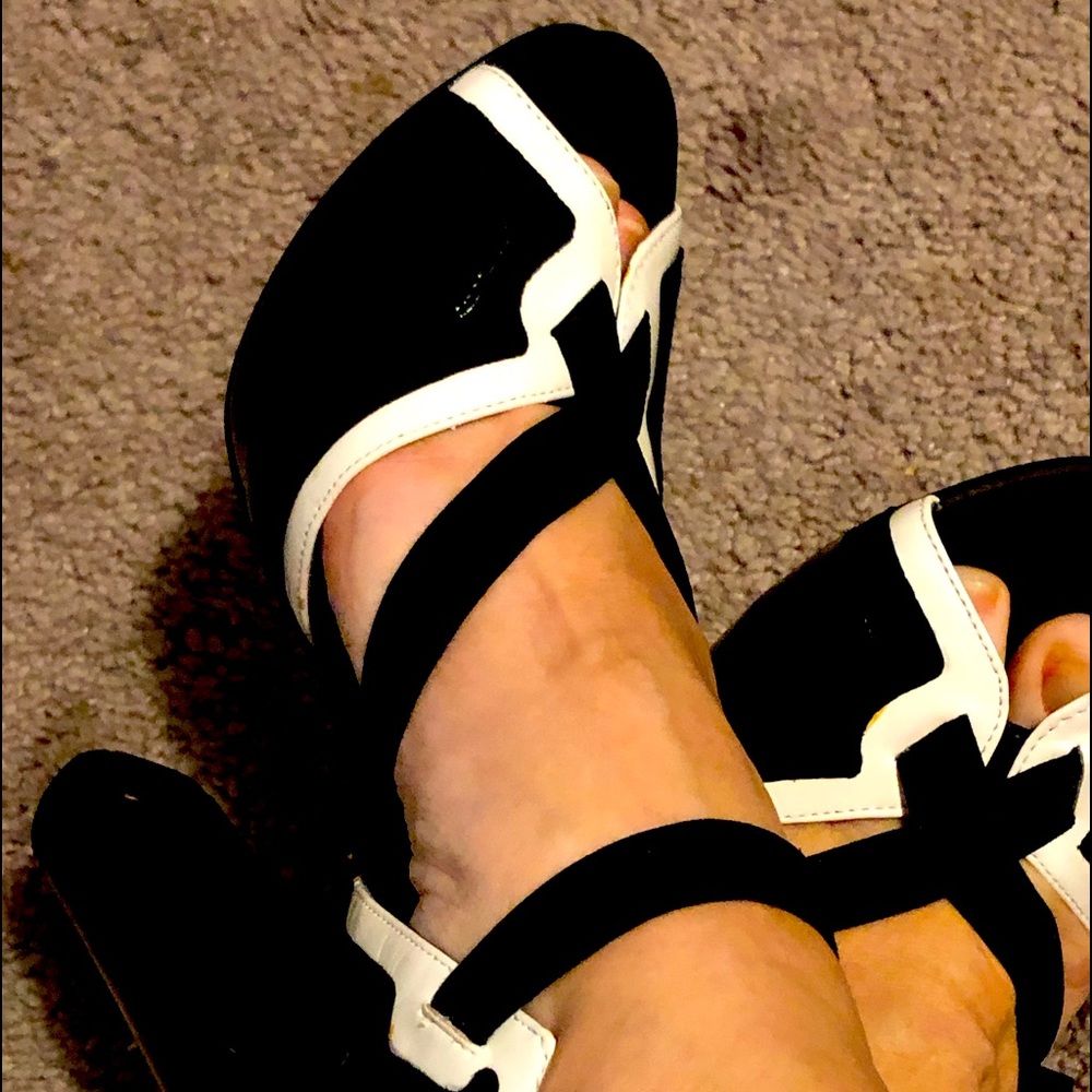 Forever 21 Black and White Sandals. Size 9. Size runs true. Sexy 5 inch heels.